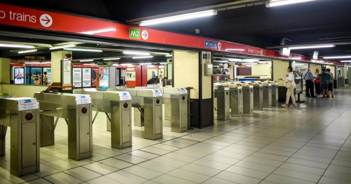 Milano, brusca frenata della Metro 1: undici persone contuse, nessun ferito grave