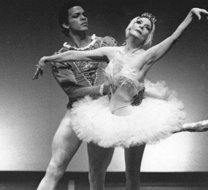 Alicia Alonso, la storia della ballerina cieca che collaborava con Fidel Castro: stella cubana del balletto, diva del popolo