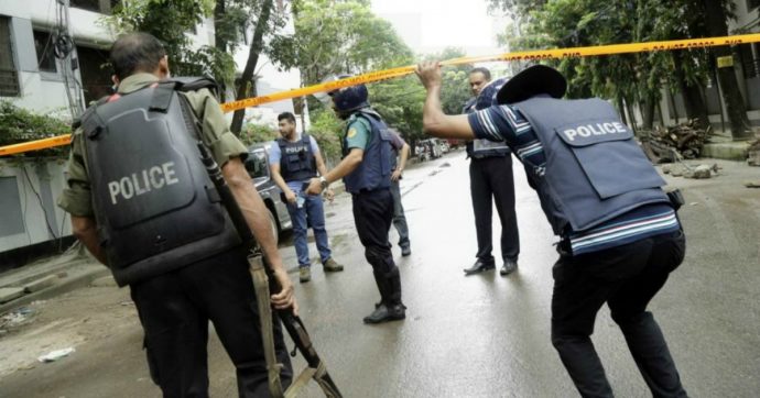 Bangladesh, condannati a morte 7 estremisti islamici: accusati di essere i responsabili della strage del 2016 in cui morirono 9 italiani