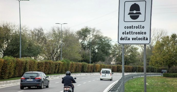 Codice della strada: autovelox anche in città e ciclisti contromano nelle strade con limite a 30 km orari. Le novità nel decreto Semplificazioni