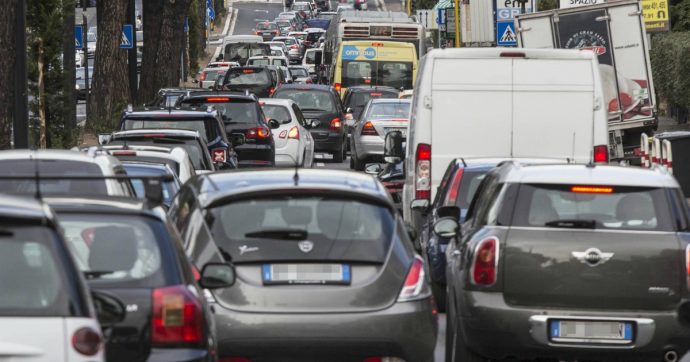 Mercato auto Italia, immatricolazioni giù del 12,3% a febbraio. A pesare è sempre il Covid