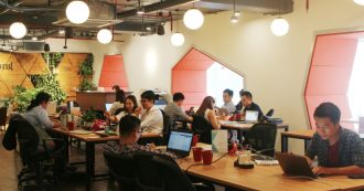 Copertina di Migranti, aumentano i lavoratori irregolari. Ma una soluzione per uscirne c’è