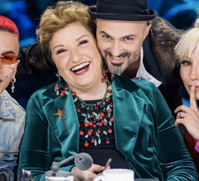 X Factor 13, Eugenio Campagna stona e polemizza con i giudici: “Sono stanco”. Mara provoca Malika e Samuel: “Le gatte morte si sono svegliate”