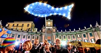 Copertina di Sardine, flash mob a Napoli con pernacchia collettiva e a Firenze 40mila partecipanti