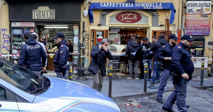 Far West Napoli, 10 ore di fuoco: 1 morto, 2 feriti