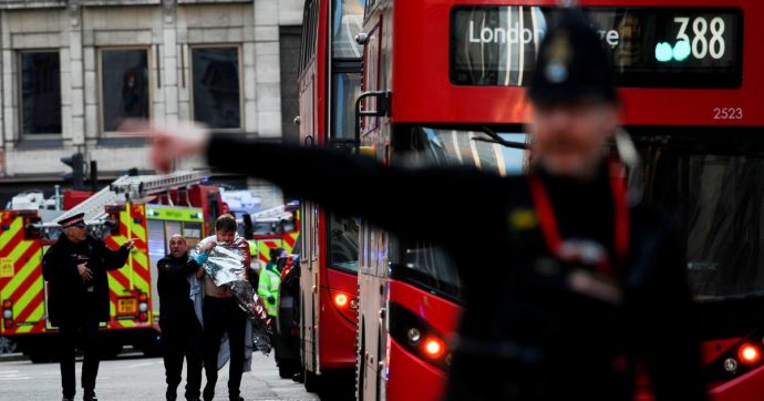 Copertina di Panico a Londra: 3 persone morte tra Natale e il voto