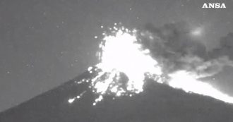 Copertina di Messico, il vulcano Popocatepetl torna a fare paura. Le immagini spettacolari dell’eruzione