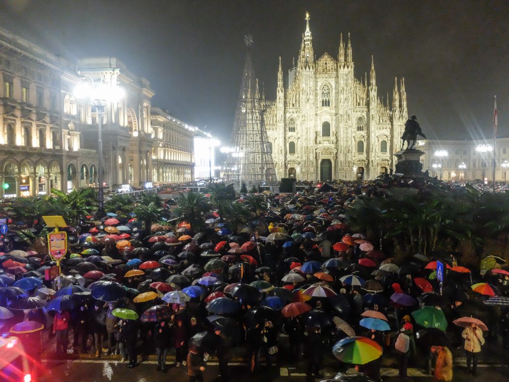 Foto LaPresse – Matteo Corner
01/12/2019 Milano, Italia
Cronaca
Manifestazione sardine a passo Duomo in piazza Duomo