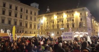 Copertina di Le Sardine riempiono Firenze: “Qui valori di pace e tolleranza. Siamo qui per non sentirci soli”