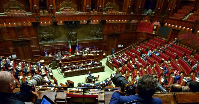 Legge elettorale, Italia viva vota con il centrodestra per il rinvio. Pd: “Smentiscono gli impegni presi alla nascita del governo”