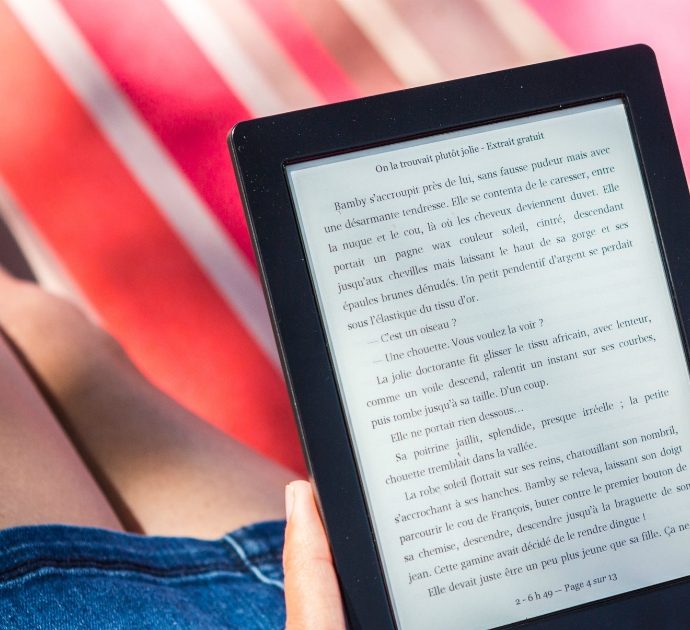 Ebook, l’impennata del digitale: leggere fa bene, soprattutto ora