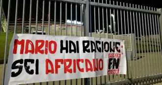 Copertina di Torino, “Mario hai ragione, sei africano”: denunciati tre di Forza Nuova che affissero uno striscione contro Balotelli allo Stadium