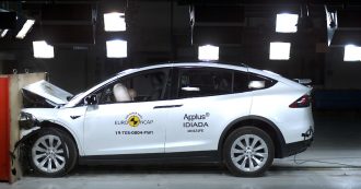 Copertina di Crash test EuroNCAP, cinque stelle per 9 modelli su 12. Bene le elettriche, solo 3 stelle per Jeep Renegade
