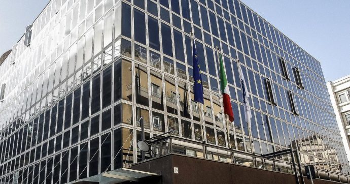 Copertina di Tesoro e Palazzo Chigi, la furbata per blindare il presidente Consip