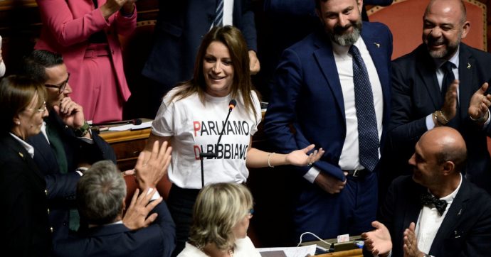 La rossa Reggio teme “Lucifero”: “Salvini vince grazie a Bibbiano”