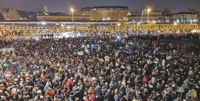 Ravenna, la Romagna leghista si ritrova in un mare di Sardine
