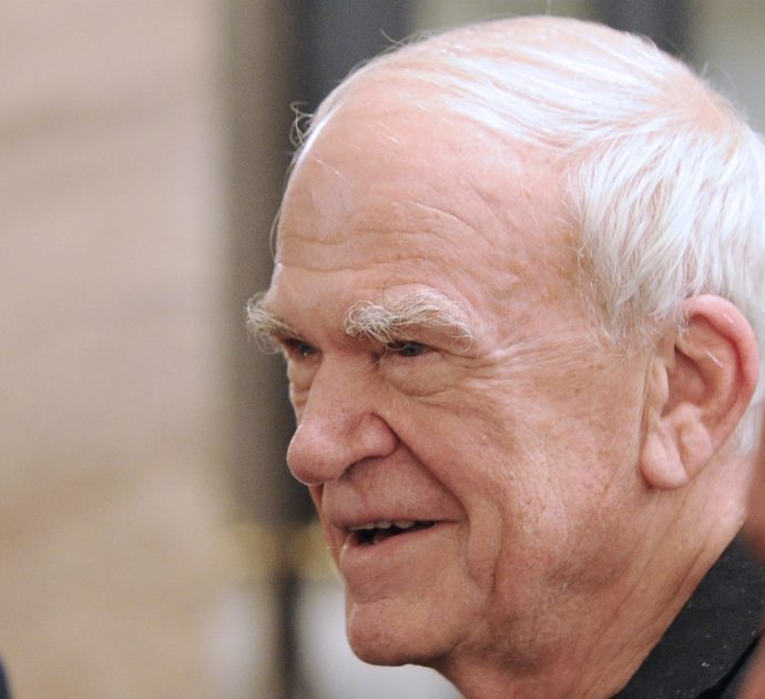 Morto Milan Kundera, l’autore de “L’Insostenibile leggerezza dell’essere” aveva 94 anni. Il rapporto viscerale con la scrittura e i 30 anni di silenzio