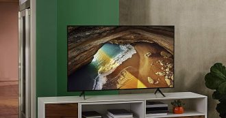 Copertina di Samsung Q60R, smart TV QLED 4K da 49 pollici a metà prezzo su Amazon