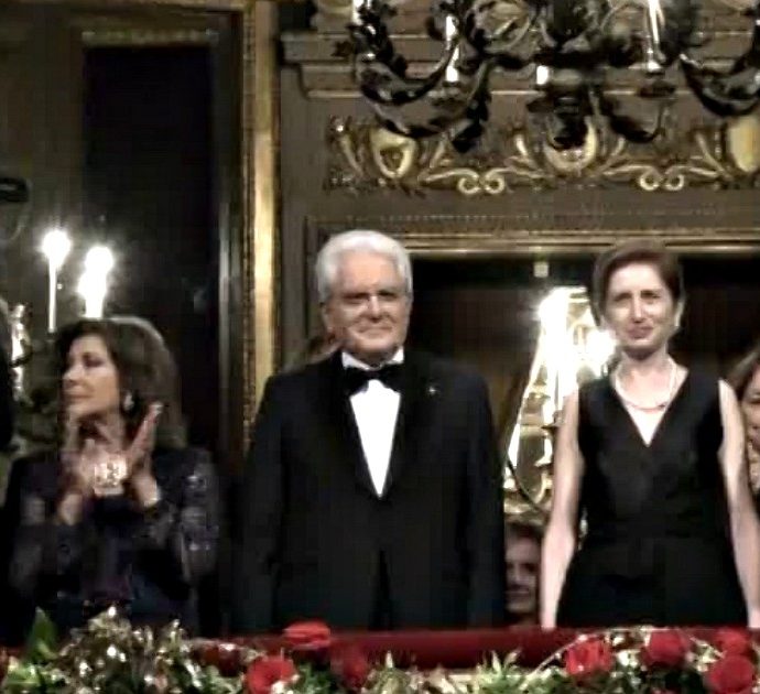 Prima della Scala, ovazione per Mattarella: 3 minuti e mezzo di applausi per il presidente della Repubblica
