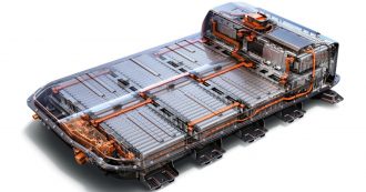 Copertina di Fluoruro al posto del litio: così la batteria allo stato solido di Toyota e Panasonic rivoluzionerà le auto elettriche