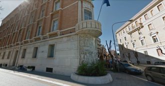 Copertina di Foggia, a caccia o al bar per la partita durante il lavoro: processo a 10 dipendenti pubblici. “Io, punito per aver denunciato i fannulloni”