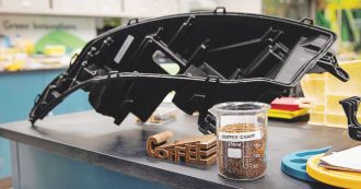 Copertina di Ford, via la plastica: i componenti si fanno col caffè