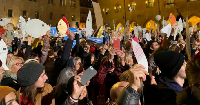 Copertina di Vita da sardina: così si fa la piazza