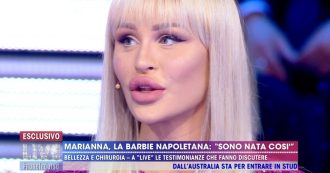 Copertina di Live non è la D’Urso, arriva la “Barbie napoletana”: “Ho dato solo un po’ di volume alle labbra, il resto è tutto naturale”. Il chirurgo: “Si è fatta un camion di ialuronico”