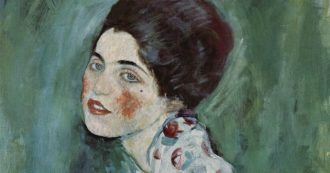 Copertina di Klimt, il mistero del quadro sparito 22 anni fa e ritrovato nello stesso museo a Piacenza. Si ipotizza che sia ‘Ritratto di signora’