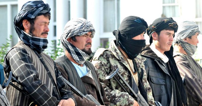 Afghanistan Papers, dalla corsa all’Iraq al mancato dialogo con i Taliban, fino alla fiducia data al Pakistan: gli errori di Bush e Obama