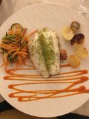 Copertina di Ordinano ostriche e pesce a volontà, poi scappano senza pagare il conto, la rabbia del ristoratore: “C’era anche un’anziana, hanno detto di aver lasciato il portafogli in auto”