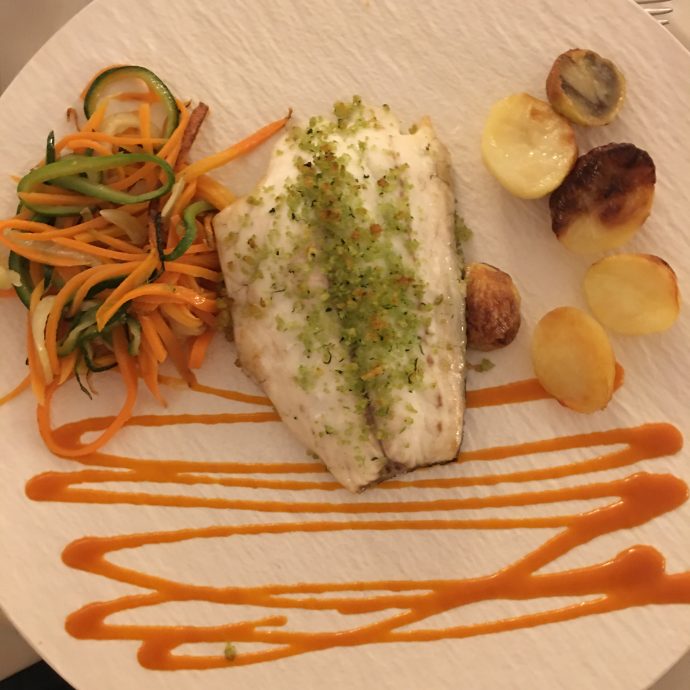 Ordinano ostriche e pesce a volontà, poi scappano senza pagare il conto, la rabbia del ristoratore: “C’era anche un’anziana, hanno detto di aver lasciato il portafogli in auto”