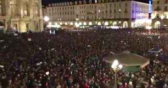 Copertina di Torino, le Sardine riempiono piazza Castello: “Siamo 40mila, no alla Lega e ai movimenti che si ispirano al fascismo”