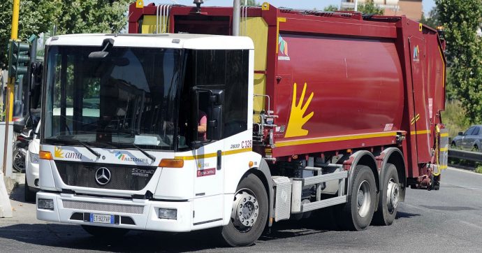 Roma, 84enne muore investito da un furgone dell’Ama. Autista indagato: ‘Omicidio stradale’