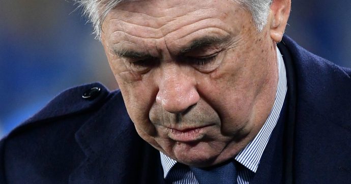 Napoli, la “desarrizzazione” fallita di Ancelotti: dal 4-4-2 e gli allenamenti “troppo scolastici” agli scontri con la società e il definitivo addio