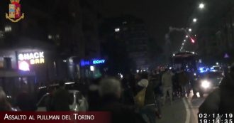 Copertina di Daspo per 115 ultras: le immagini dell’assalto al pullman del Torino