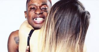 Copertina di Bello Figo, il suo videoclip “Trom** a facoltà” fa infuriare l’Università di Pisa. L’ateneo: “Girato qui senza autorizzazione, ci tuteleremo in tutte le sedi”