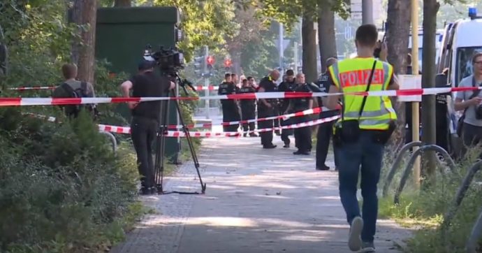 Berlino, la vendetta di Mosca sul caso dell’ex combattente ceceno ucciso: espulsi due diplomatici tedeschi