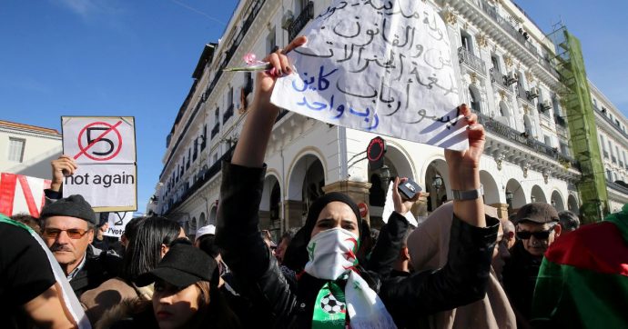 Algeria, continuano le proteste dopo le elezioni. Ora il Paese deve puntare alla democrazia