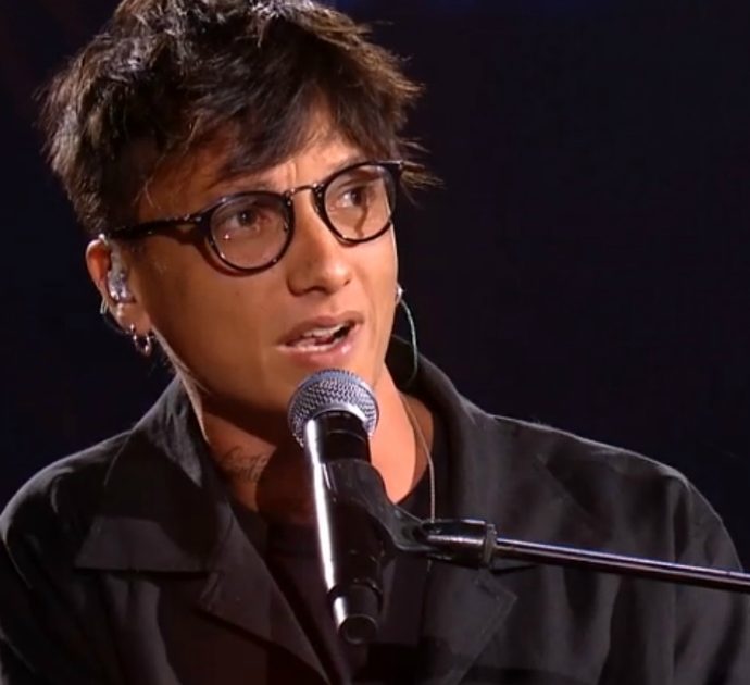 X Factor, Ultimo al pianoforte emoziona il Forum di Assago col suo medley: l’esibizione in finale