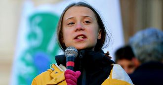 Copertina di Cop26, Greta Thunberg non andrà: “Vaccini distribuiti iniquamente. Molti Paesi danno dosi a giovani in salute a danno dei più fragili”