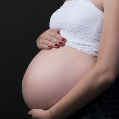 Copertina di Il lavoro impossibile per le neo mamme “obbligate” alla resa