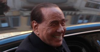 Berlusconi, la battuta sul futuro di Fi: “La soluzione per vincere? Iscriverci tutti alla Lega”. Poi precisa: “Noi mai nel Carroccio o con Renzi”