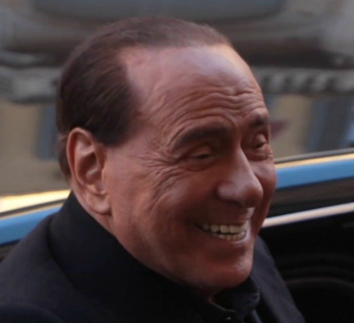 Silvio Berlusconi, “i figli Barbara, Eleonora e Luigi nella società che vuole comprare l’app degli incontri gay Grindr”