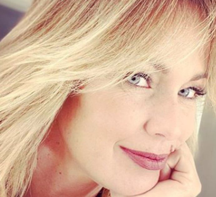 Sonia Bruganelli, la moglie di Paolo Bonolis: “Uno dei miei figli è stato vittima di bullismo per i miei post sui social”