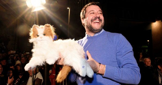 Il “cazzaro” fa “pagliacciate  razziste”. E si può scrivere