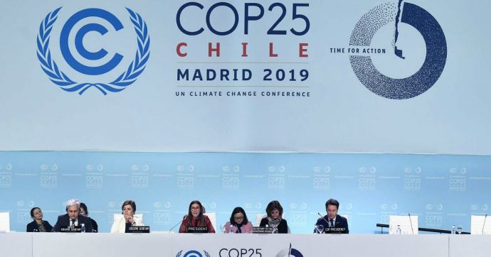 Cop25, a Madrid il fallimento degli ipocriti del clima. Rinvio sul nodo centrale del mercato del carbonio. Greta Thunberg: ‘Ignorano la scienza’