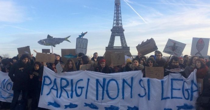 Tutto il mondo è pesce: fish-mob in 23 città all’estero