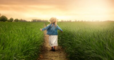 Copertina di ‘Le bambine’, ovvero lo sguardo di stupore dell’infanzia sul mondo