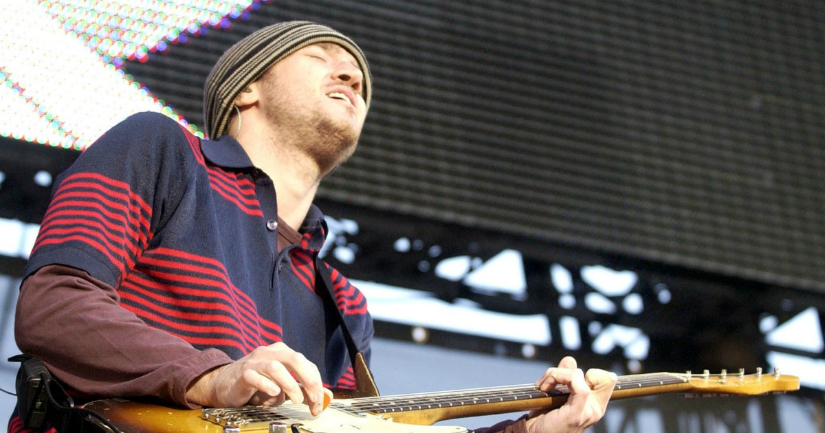 Red Hot Chili Peppers, John Frusciante ritorna nel gruppo: la “maledizione” della band con i chitarristi